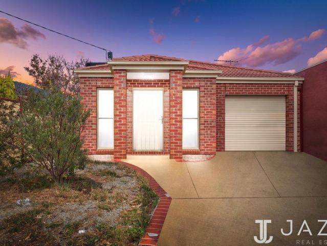 Walkable To Werribee Plaza and Cambridge School!