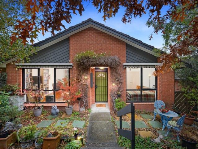 Walkable Parkside Villa with a Lock Up Garage