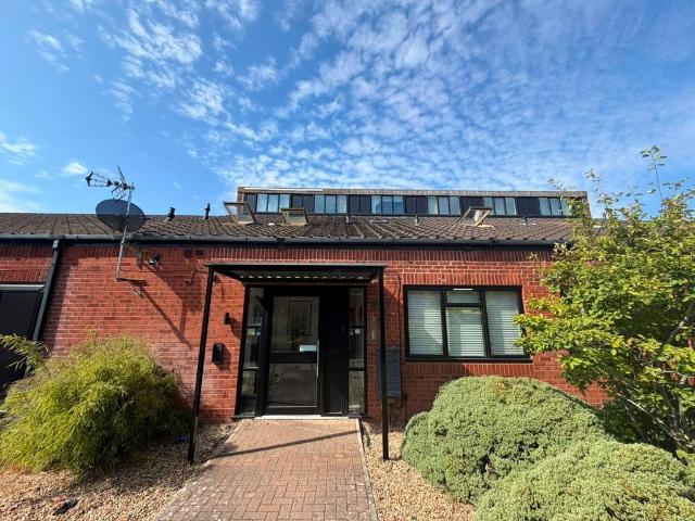 Walker Avenue, Milton Keynes, MK12 1 bed flat to rent £1,125 pcm £260 pw