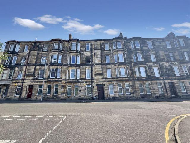 Walker Street, Paisley PA1 2 bed apartment to rent £795 pcm £183 pw
