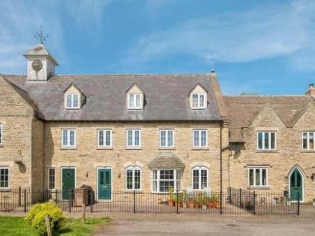Walkers Barn, Heathfield, Bletchingdon, Kidlington OX5, 1 bed flat to rent, £1,000 pcm | PrimeLocation