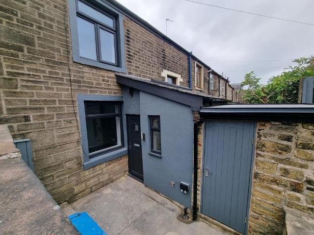 Walkers Lane, Springhead, Oldham 1 bed cottage to rent £850 pcm £196 pw