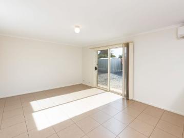WALKING DISTANCE TO MT BARKER HIGH, PRIMARY SCHOOLS, & SHOPPING PRECINCT