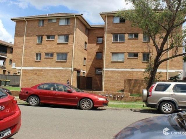 WALKING DISTANCE TO ALL AMENITIES