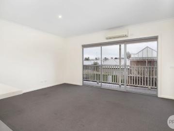 WALKING DISTANCE TO BALLARAT CBD