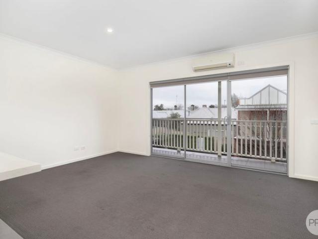 WALKING DISTANCE TO BALLARAT CBD
