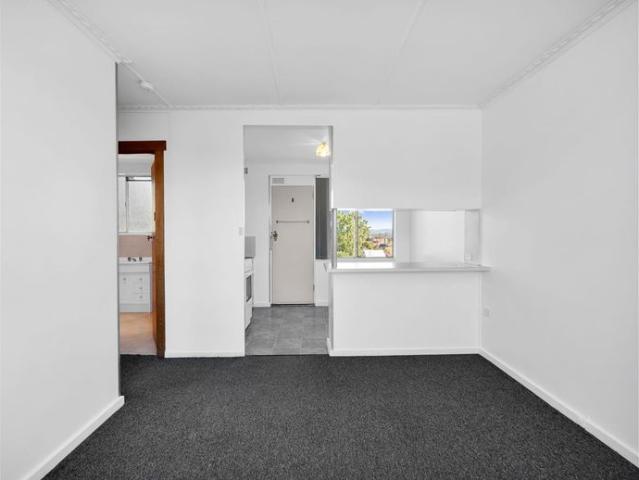 Walking Distance to CBD!