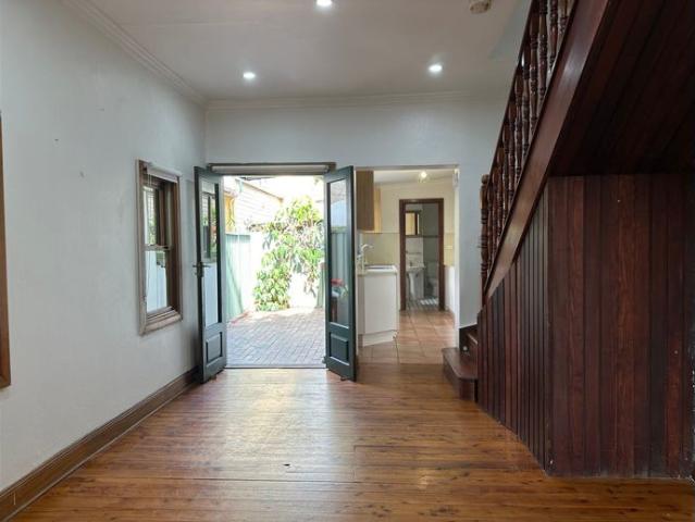 Walking Distance to Erskineville Train Station