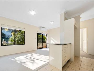 Walking Distance to Gosford CBD. Trains, Hospital and Waterfront!