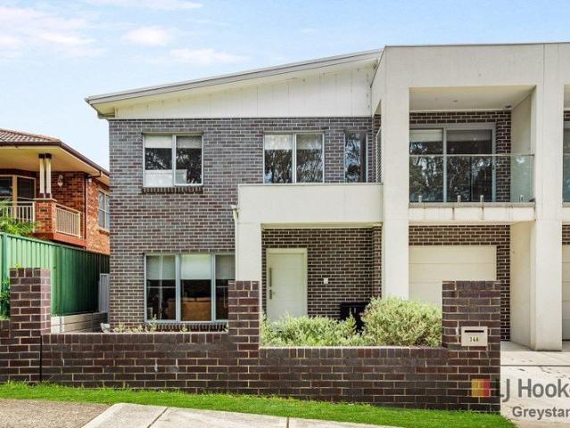 WALKING DISTANCE TO GREYSTANES SHOPPING CENTER