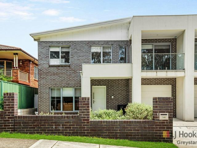 WALKING DISTANCE TO GREYSTANES SHOPPING CENTER