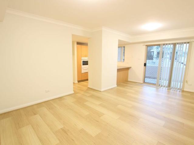 WALKING DISTANCE TO HOSPITAL, TRAIN STATION & LIVERPOOL CBD