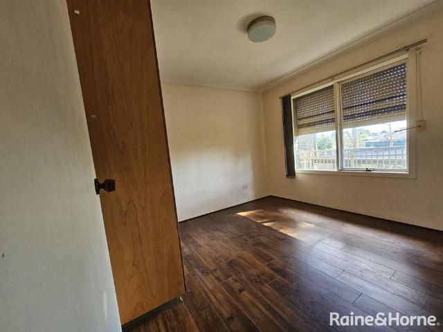 Walking distance to Keilor Plains Station