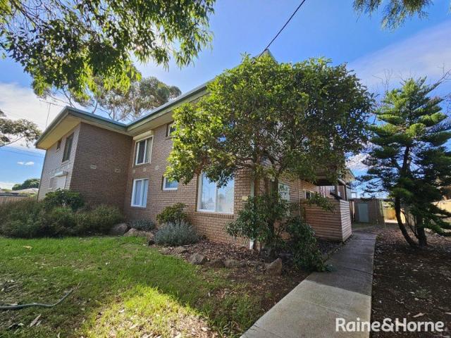 Walking distance to Keilor Plains Station