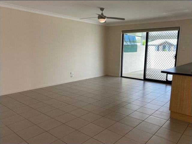 Walking Distance To Lake Kalvert And The Beach!