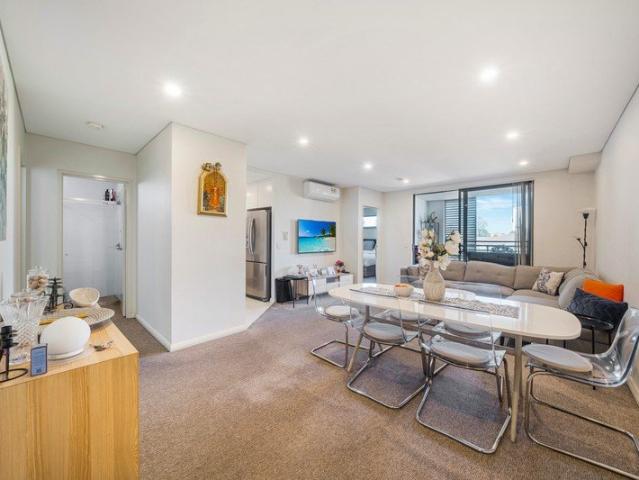 WALKING DISTANCE TO LIVERPOOL WESTFIELDS, TRAIN STATION & SCHOOLS!