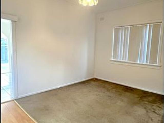 Walking distance to Primary School, Trams and Moonee Ponds Station!