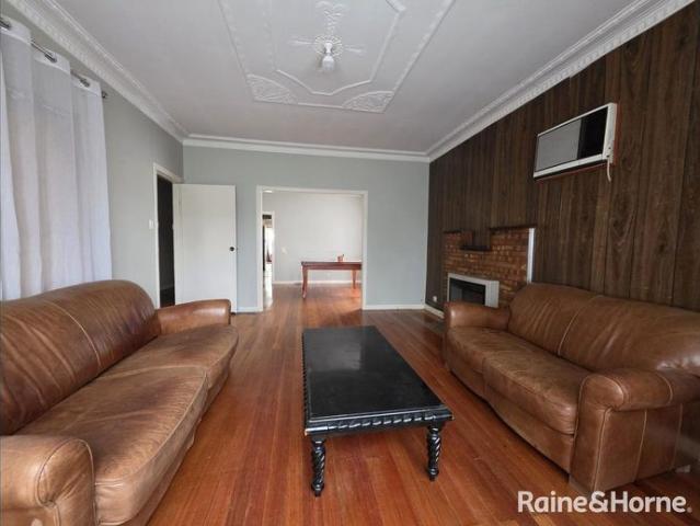 Walking distance to St Albans Train Station