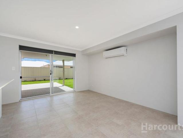 Walking Distance to School, Shops, Gym & Beach!