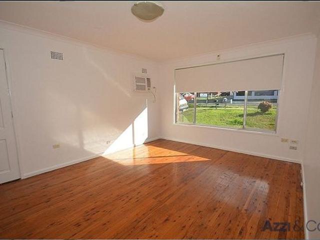 WALKING DISTANCE TO SCHOOLS!