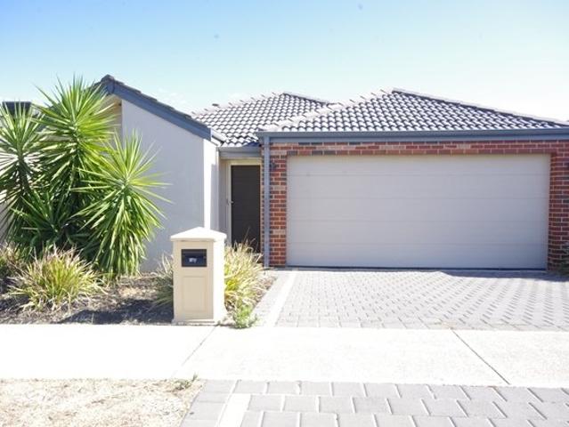 WALKING DISTANCE TO SCHOOLS, PUBLIC TRANSPORT AND SHOPS