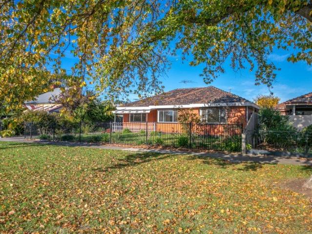 Walking Distance to Town!