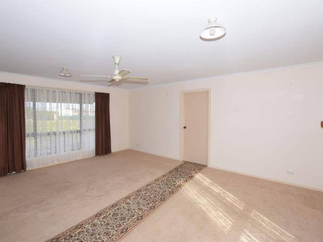 Walking Distance to Town Centre