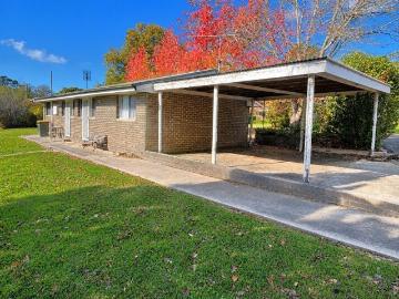 Walking Distance to Town, Quiet, & Low Maintenance