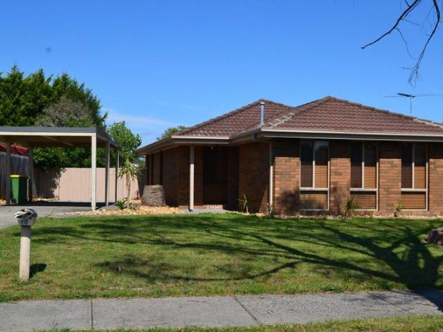 Walking Distance to Train Station & Pakenham Town Center