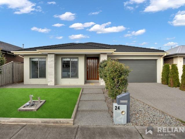 Walking Distance to Truganina Central Shopping Centre! Move In Ready: Modern Luxury & Low Maintenance Living