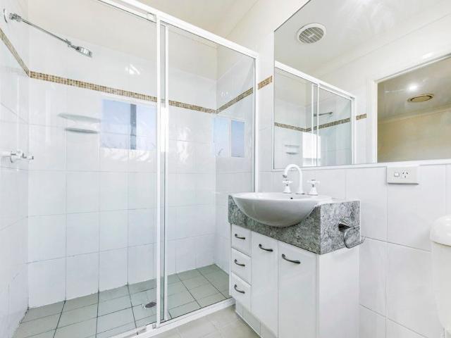 WALKING DISTANCE TO VARSITY CBD