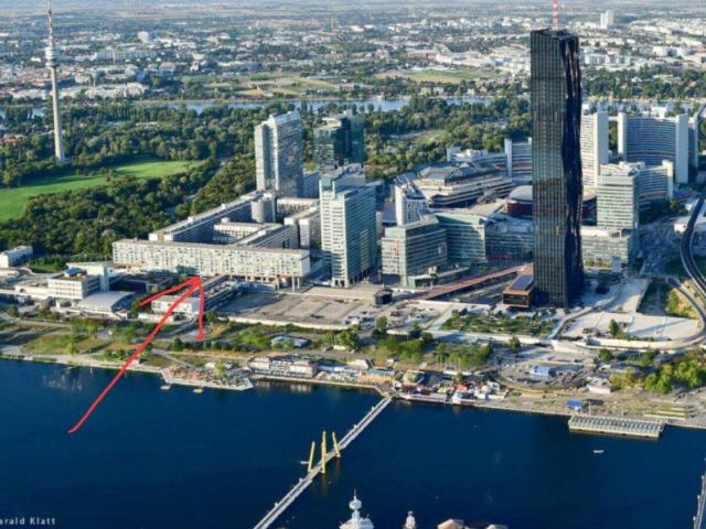 Walking Distance to VIC – Bright 3 Room Apartment with A/C