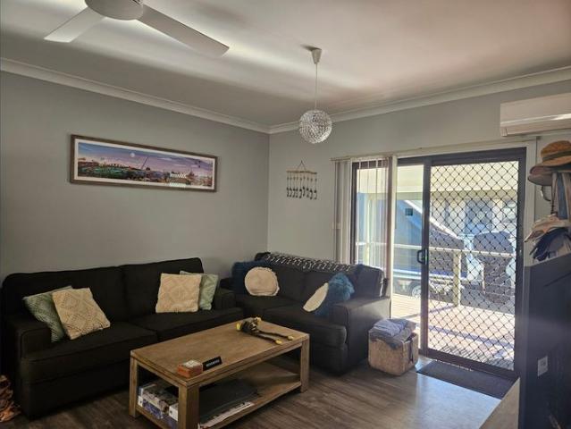 WALKING DISTANCE TO WATERFRONT