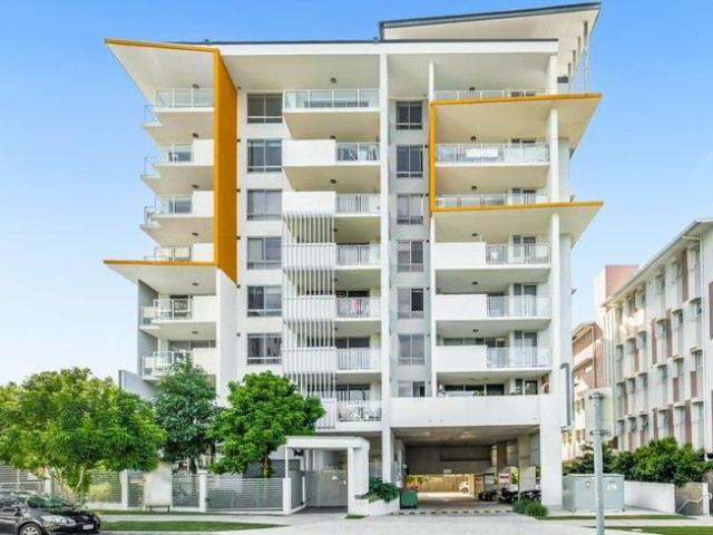 Walking distance to Westfield Garden City