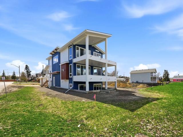 WALKOUT BASEMENT onto LAKESHORE DRIVE