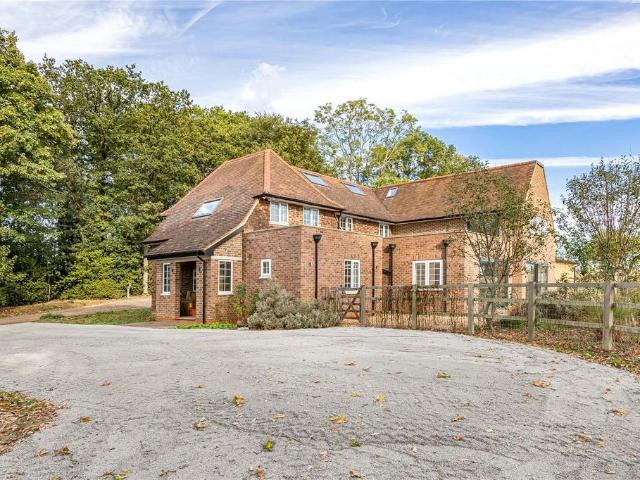 Wall Hall, Aldenham, Radlett. 5 bed detached house to rent £4,500 pcm £1,038 pw