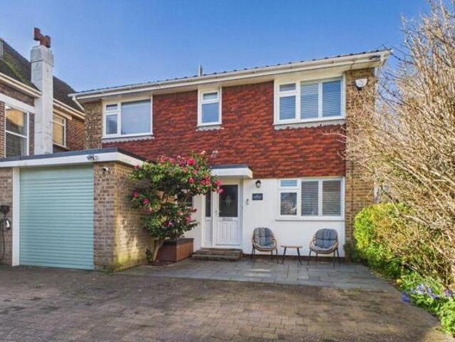 Wallace Avenue, Worthing, 3 Bedroom Detached