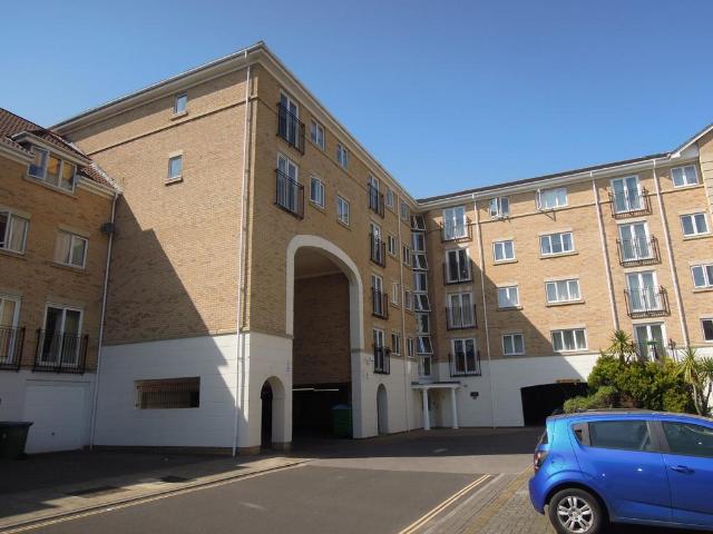 Wallace Court The Dell, Southampton SO15 2 bed flat to rent £1,250 pcm £288 pw