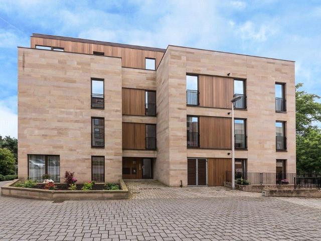 Wallace Gardens, Murrayfield, Edinburgh 2 bed apartment to rent £2,100 pcm £485 pw
