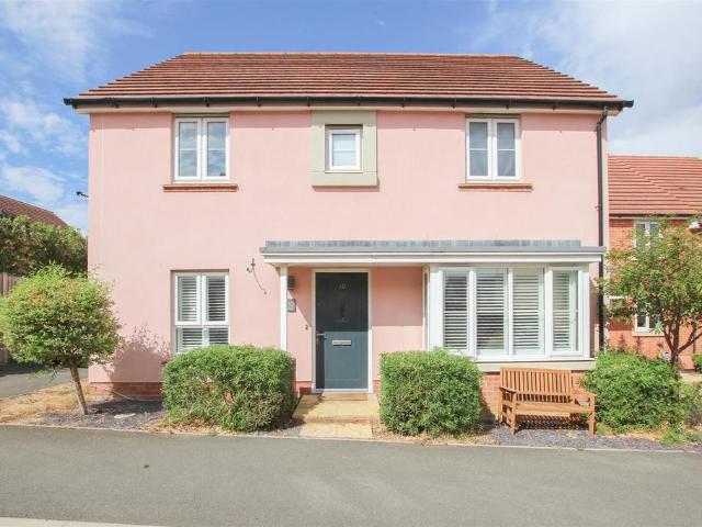 Wallace Road, Saffron Walden CB10 4 bed detached house to rent £2,250 pcm £519 pw