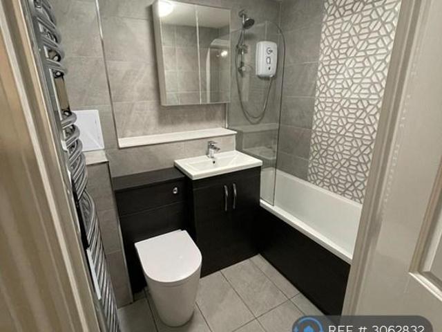 Wallace St, Glasgow, G5 2 bed flat to rent £1,050 pcm £242 pw