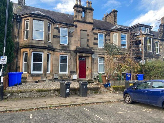 Wallace Street, Stirling Town. 2 bed flat to rent £1,350 pcm £312 pw