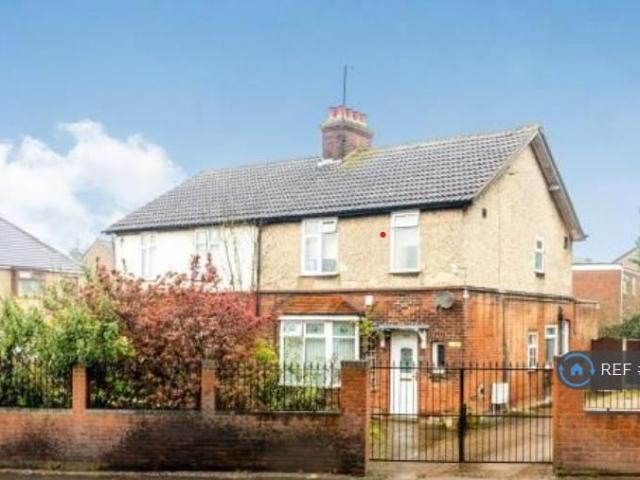 Waller Avenue, Luton, LU4 5 bed semi detached house to rent £2,100 pcm £485 pw