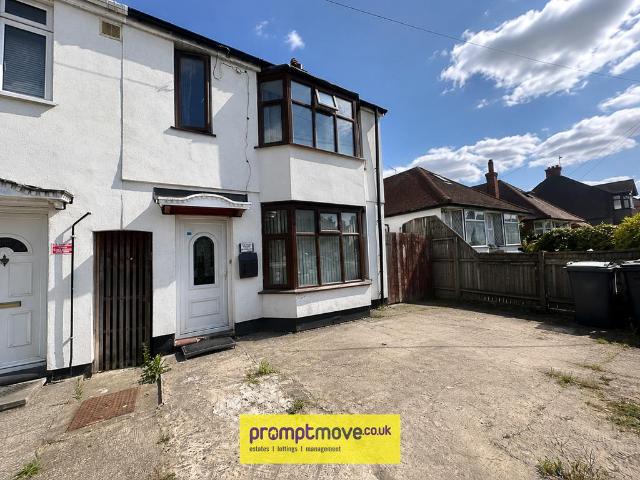Waller Avenue Luton LU4 9RR 3 bed terraced house to rent £1,600 pcm £369 pw