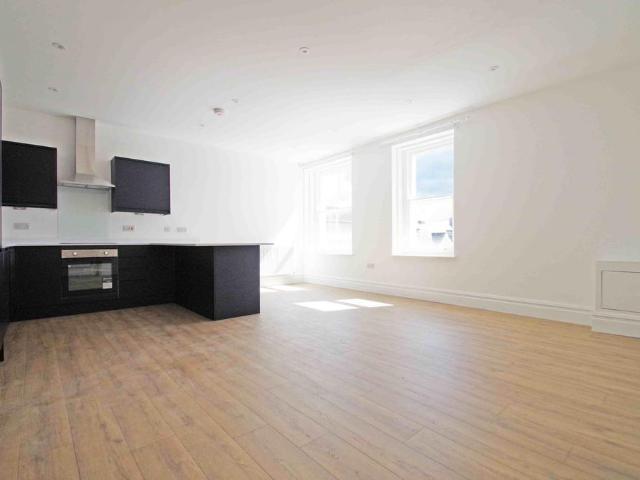 Wallingford 3 bed flat to rent £1,695 pcm £391 pw
