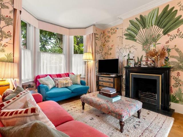 Wallingford Avenue, Notting Hill. 4 bed terraced house to rent £11,917 pcm £2,750 pw
