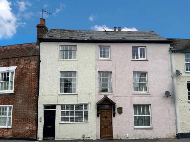Wallingford Street, Wantage 2 bed flat to rent £1,050 pcm £242 pw