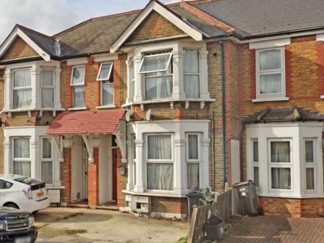 Wallington Road, Ilford, Essex IG3, 2 bed flat to rent, £1,650 pcm | PrimeLocation