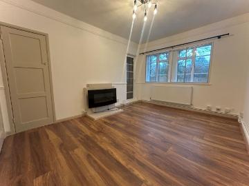Wallington, Surrey SM6 2 bed flat to rent £1,650 pcm £381 pw