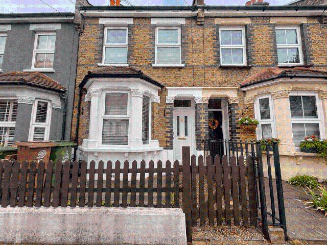 Wallington SM6, 3 bed terraced house to rent, £2,250 pcm | PrimeLocation